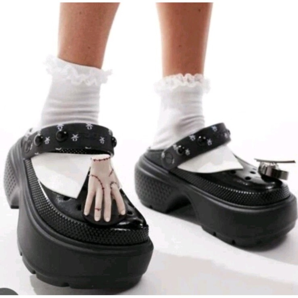 WEDNESDAY ADDAMS X CROCS STOMP CLOGS Size W9 / M7 Halloween
